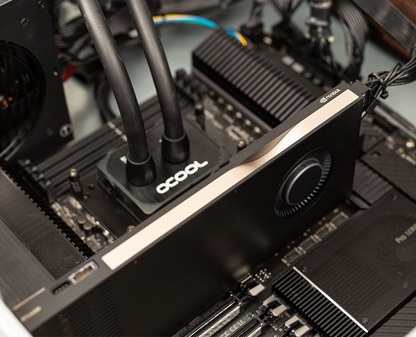 Preview: bluechip BUSINESSline WS1310R – AMD Ryzen Threadripper 7960X links