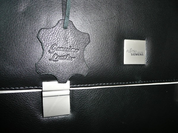 Preview: Fujitsu Tasche Supreme Case MIDI hinten